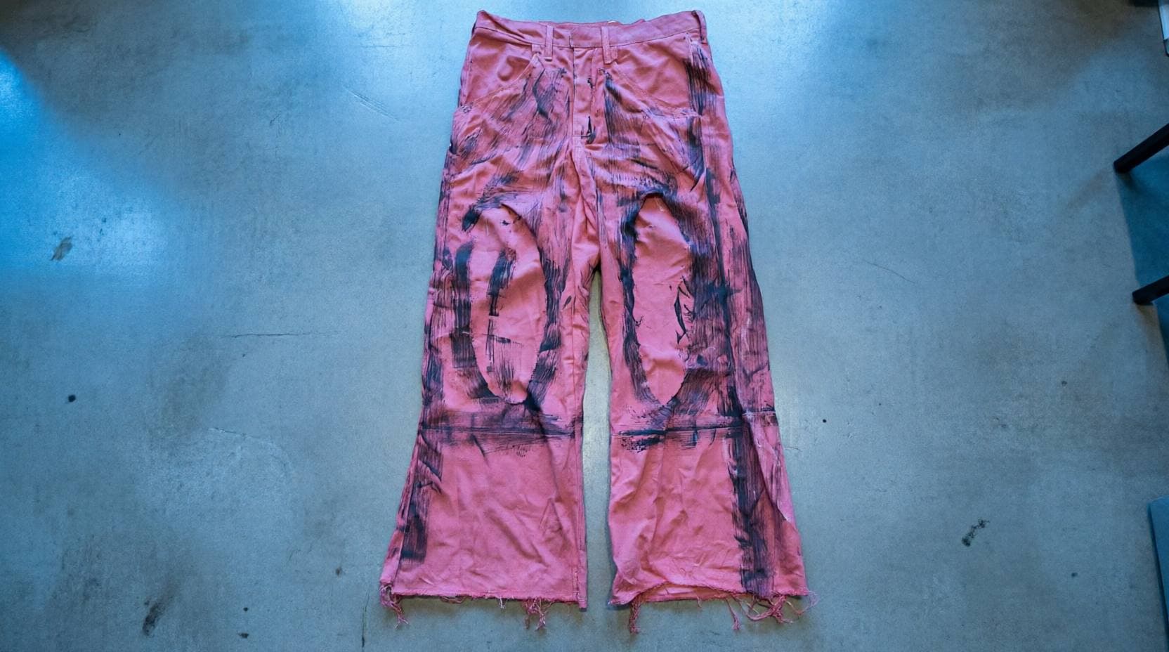 RED HOLES PANTS